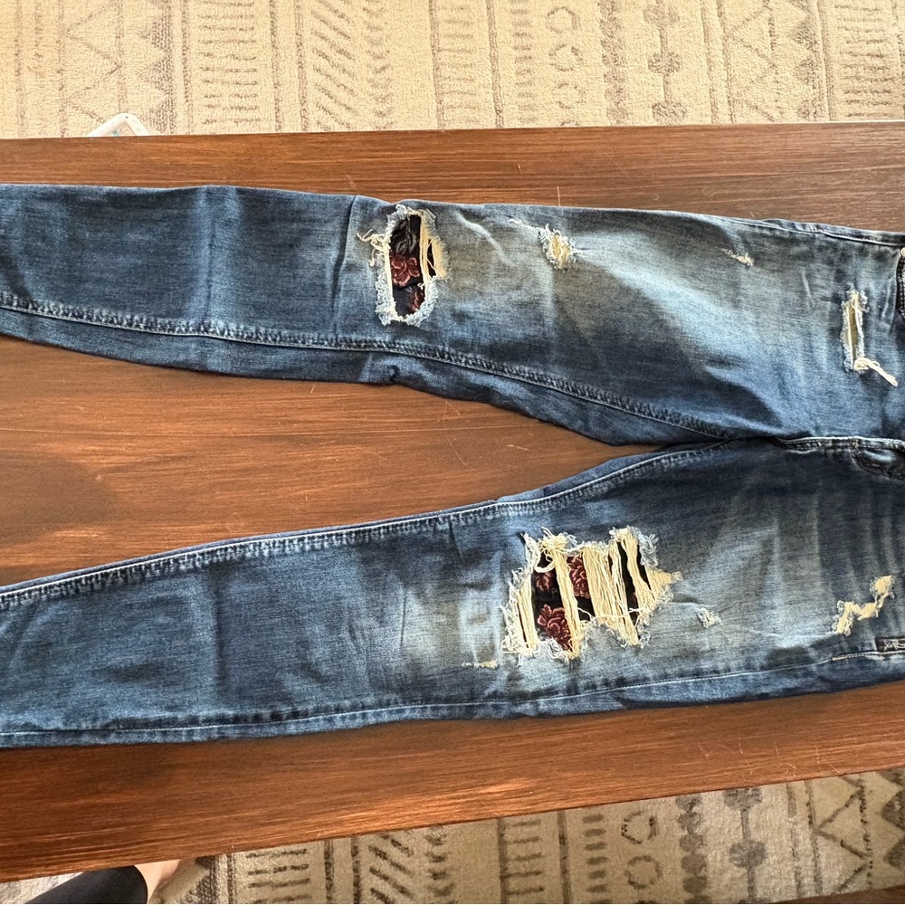 Distressed Blue Skinny Jeans with Ripped Details